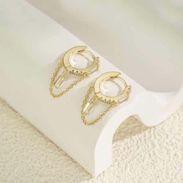 Sparkling Chain Huggie Earrings